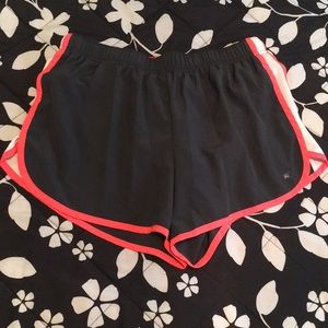 Medium parachute shorts